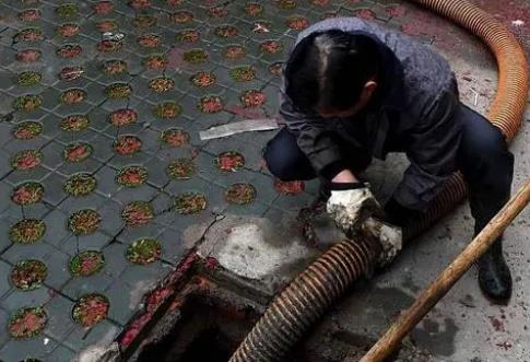 高碑店高压清洗管道公司分享下为什么要高压清洗板换